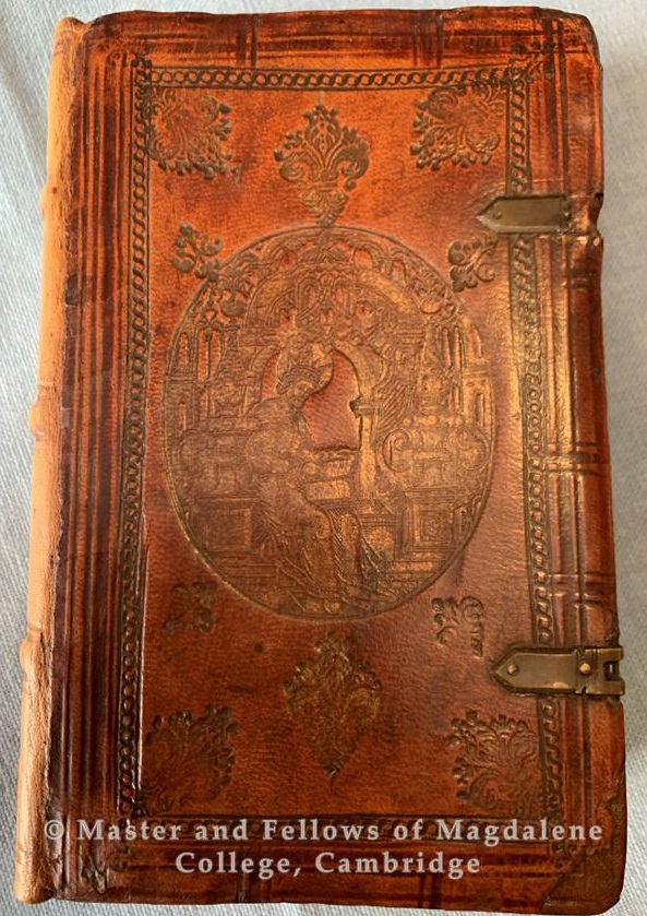 Photograph of the front cover of a Slavonic book of Psalms entitled P︠s︡alomnit︠s︡a, which was published in Vilnius in 1595. The binding depicts a Kind David in the centre, surrounded by decoration. The book also features metal book clasps.